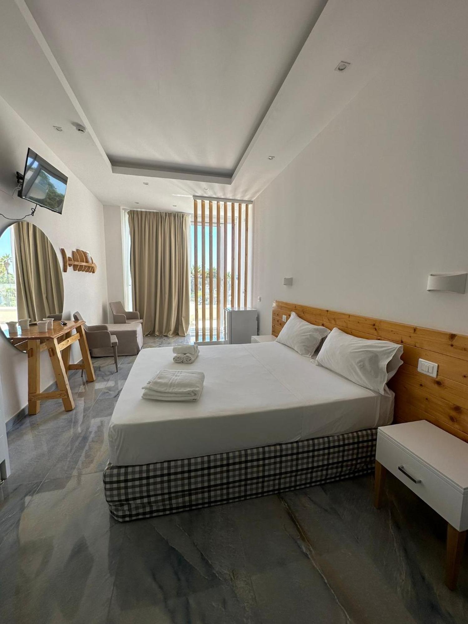 Jonium Hotel - Amazing Sea View And Swimming Pool 普尔萨诺 外观 照片