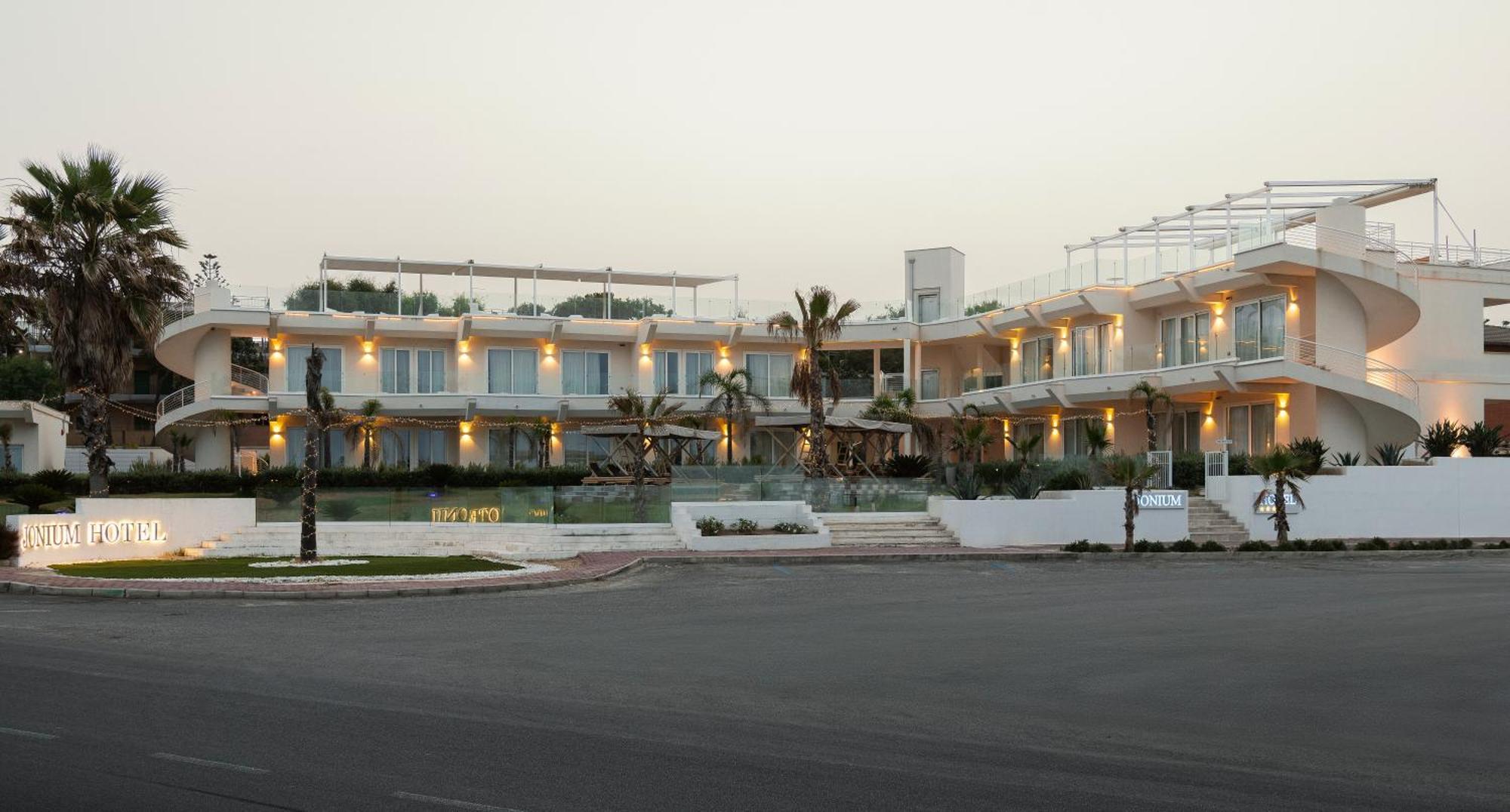 Jonium Hotel - Amazing Sea View And Swimming Pool 普尔萨诺 外观 照片